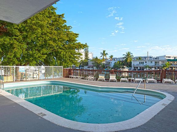 4th image of 7133 Bay Dr #405-7133-4