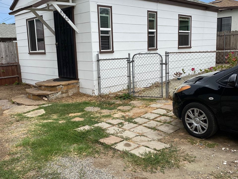Cottage (Middle unit of 3) and parking