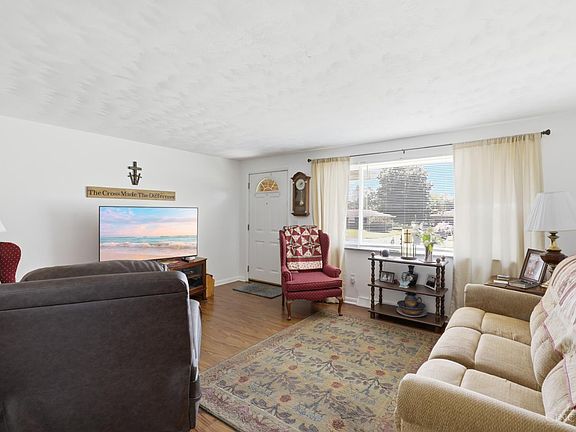 5th image of 868 Sycamore Blvd