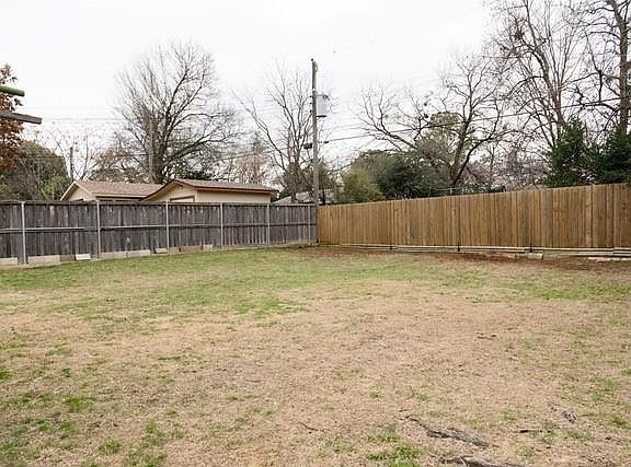 4th image of 941 Dee Ln