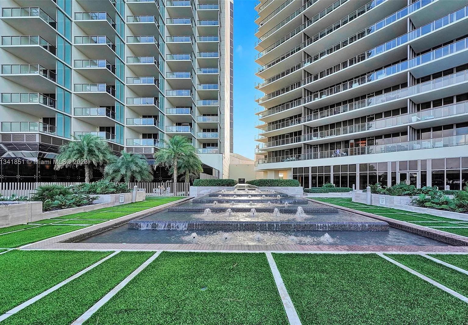 Bal Harbour Center Condo — Photo 1