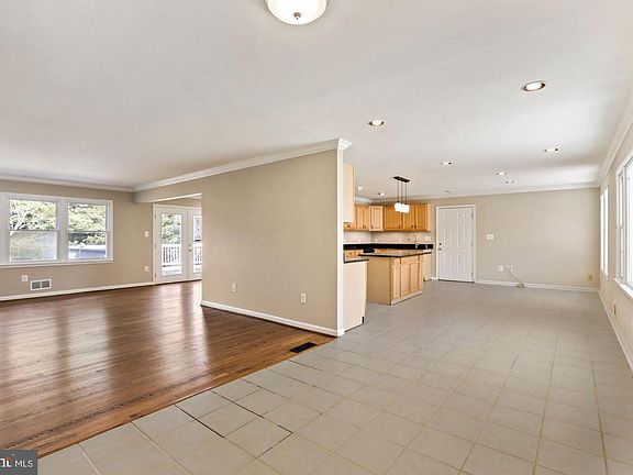 5th image of 8104 Collins St