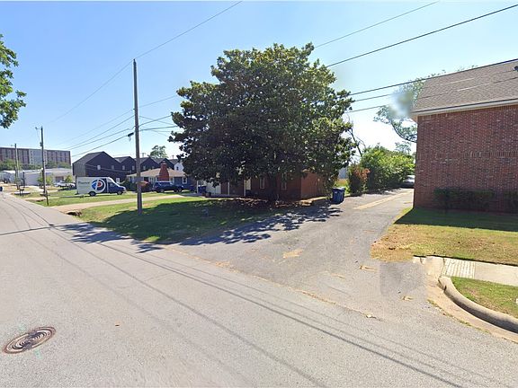 4th image of 504 SW East St #6