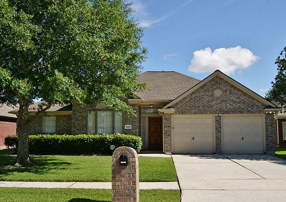 ONE STORY SPLIT PLAN BEAUTY!
