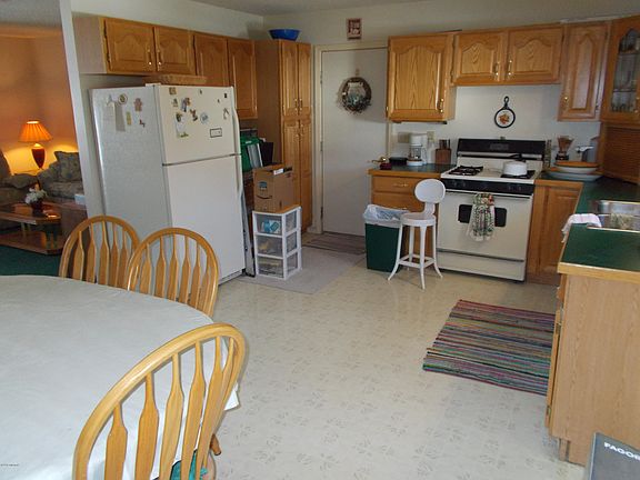 5th image of 105 E Whittier St