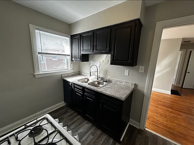 44th Street Apts. — Photo 5