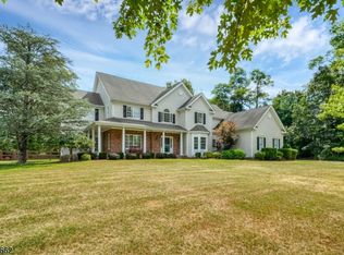 5 Windy Top Ln, Chester, NJ 07930