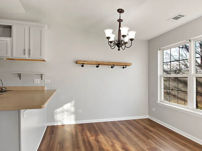 1037 N Village Dr #4 — Photo 6