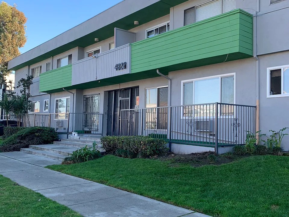 4828 August St #1