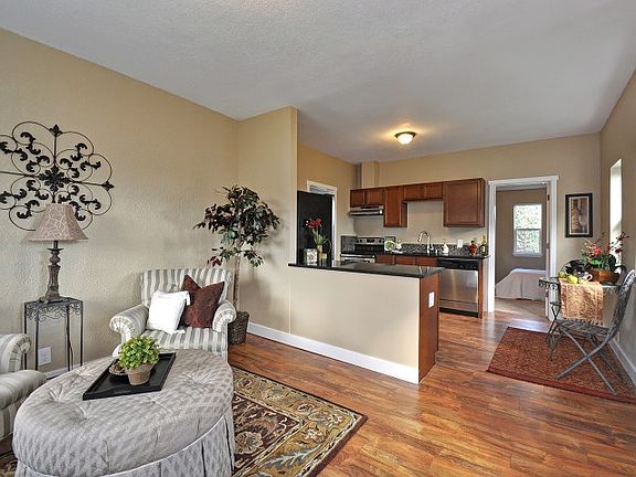 4th image of 2507 S Hosmer St