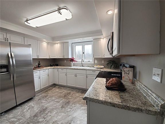 3rd image of 132 Wilson Dr