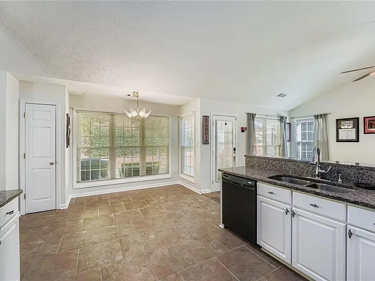 2895 Dogwood Creek Pkwy — Photo 7