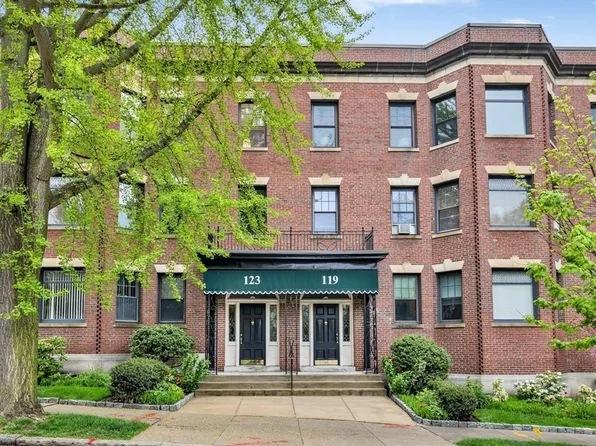 123 Freeman St APT 3, Brookline, MA 02446
