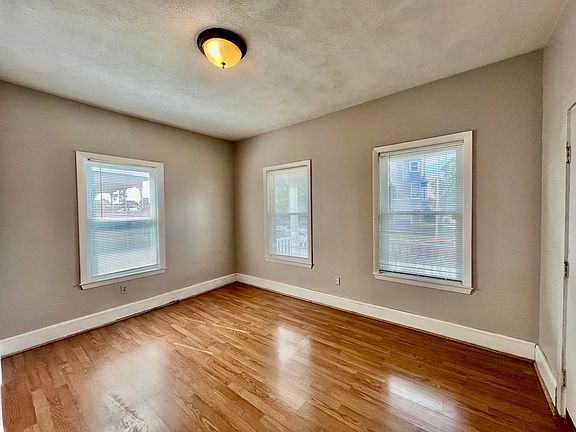 4th image of 827 Main St Floor 1