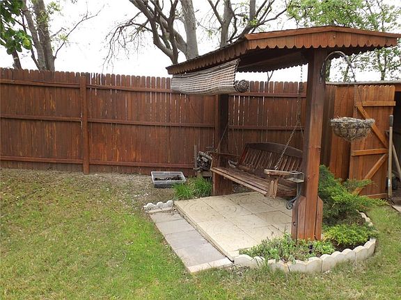 2nd image of 1500 Heron Dr