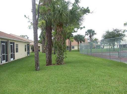4th image of 2102 Maplewood Drive #2102