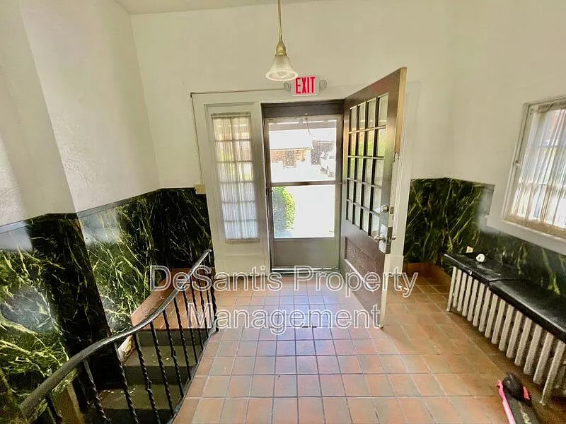 1 bed, 1.0 bath, 950 sqft, $875 — Photo 4