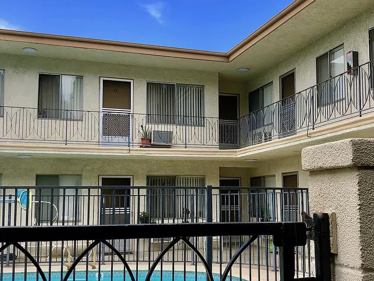 Gallatin Apartments — Photo 9