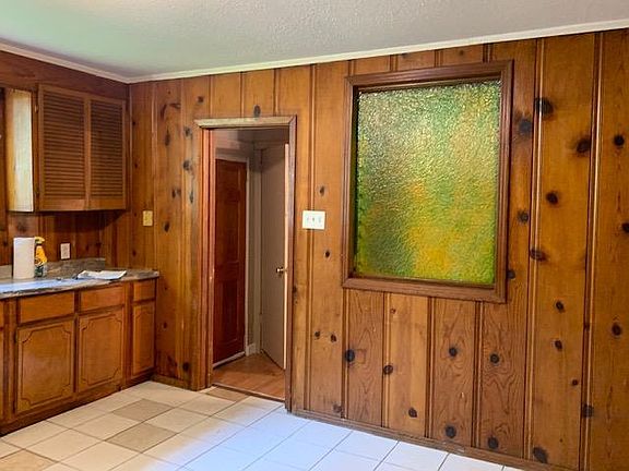 Eat-in Kitchen