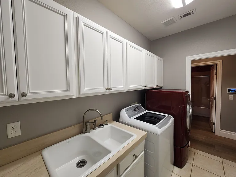 9516 Royal Lamb Dr — Photo 15