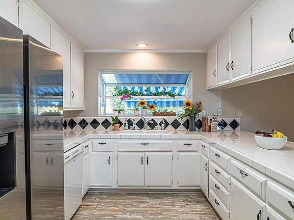 5th image of 3215 Corinna Dr