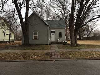 2nd image of 300 S Grand Ave