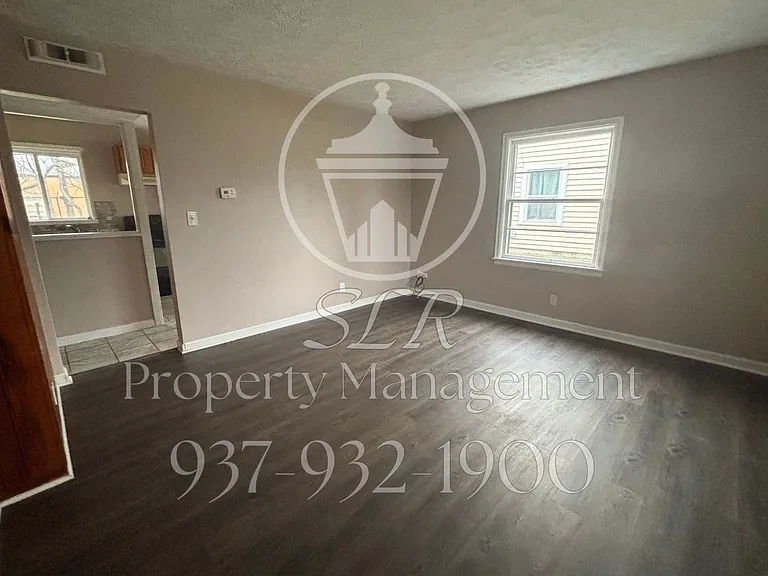 1029 Blakley Dr — Photo 7