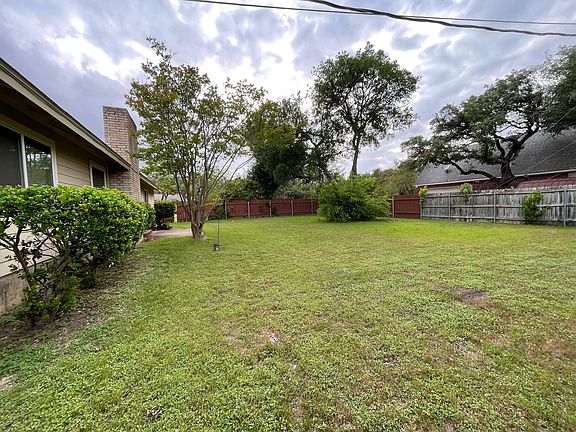 4th image of 8704 Black Oak St