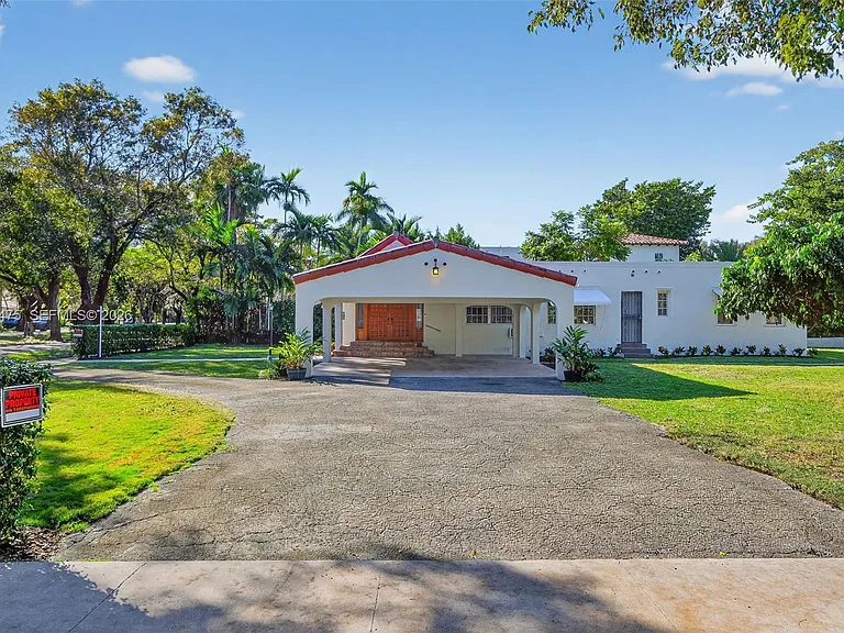 1305 Alhambra Cir — Photo 4