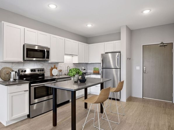 401 University Ave SE APT 305