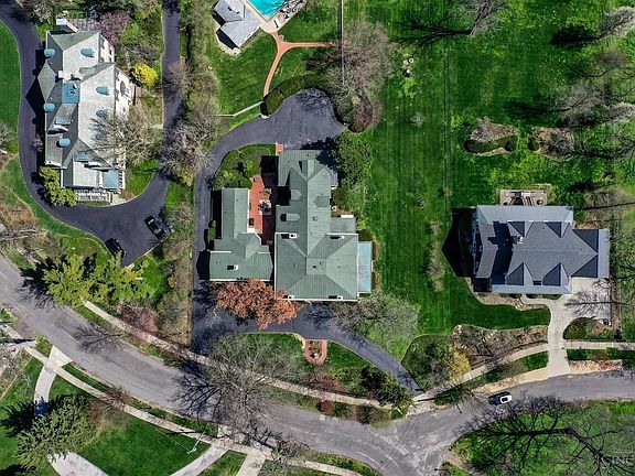 5th image of 95 E Fountain Ave