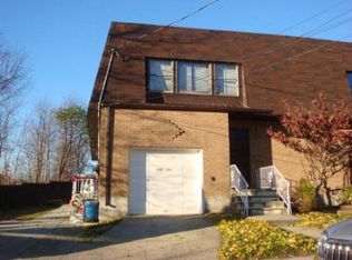 4034 215th St, Flushing, NY 11361