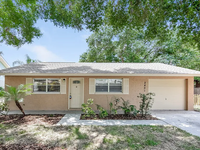 2451 Glenview Dr — Photo 1