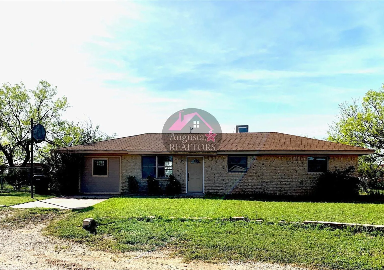4 bedroom house in Merkel! — Photo 1