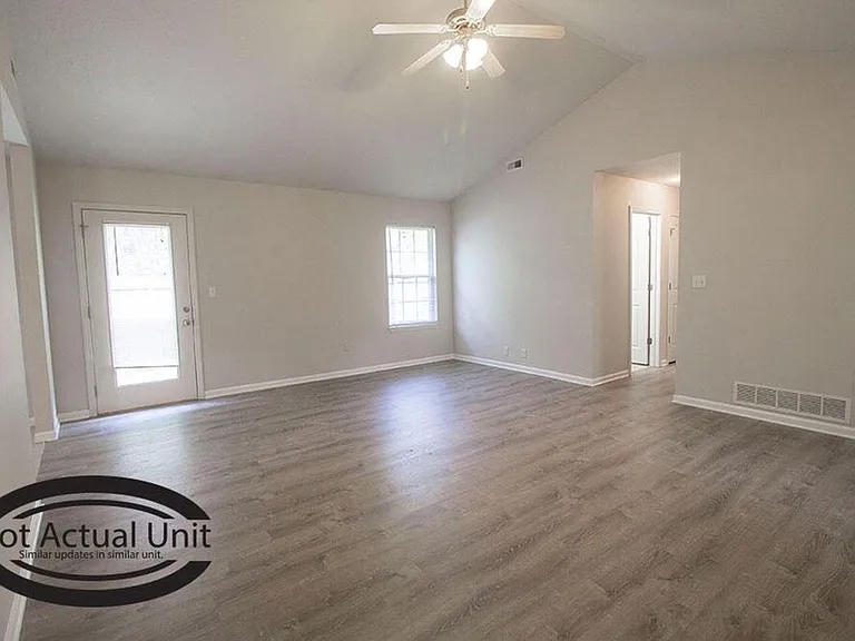 1524 Bodie Dr — Photo 9
