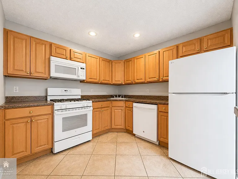 482 Danbury Ln — Photo 4