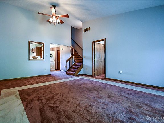 2nd image of 1529 N Regency Dr