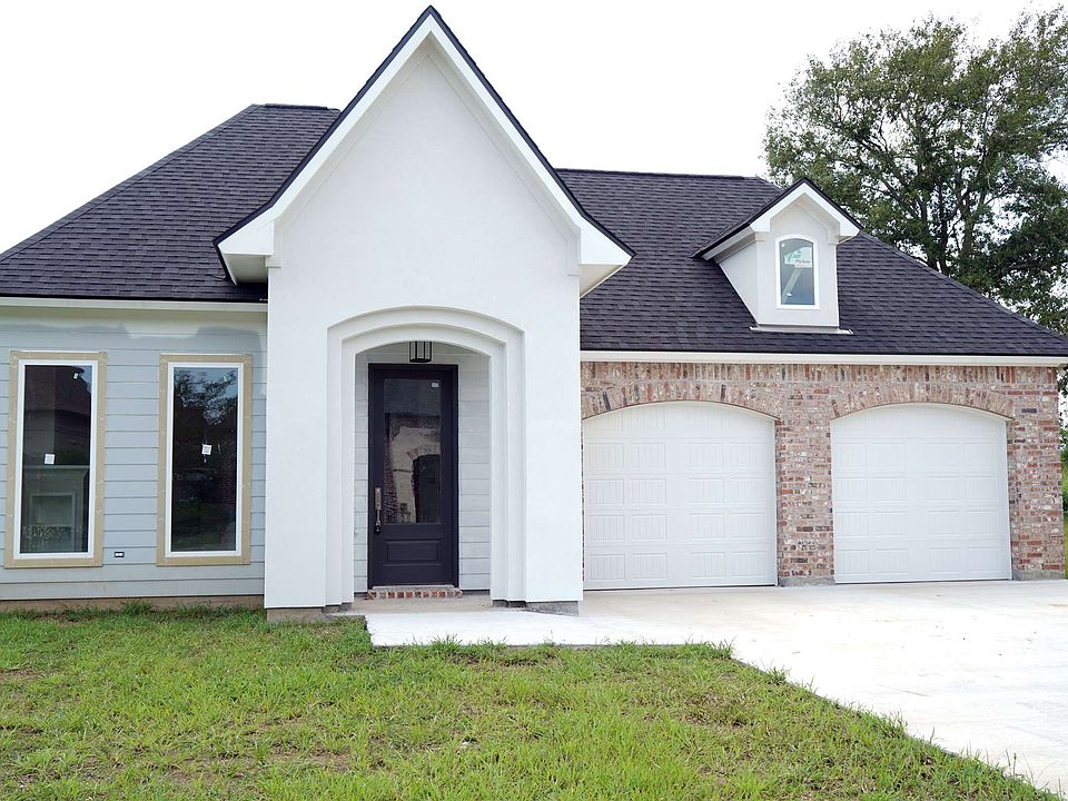 1st image of 204 Golden Cypress Dr