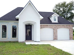 204 Golden Cypress Dr, Youngsville, LA 70592