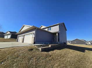 4104 Mourning Dove Dr, Waterloo, IA 50702