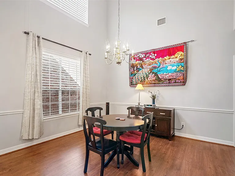1014 Enclave Sq N — Photo 12