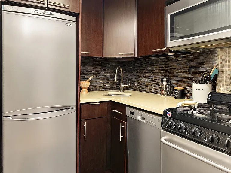 264 W 77th St #1 — Photo 4