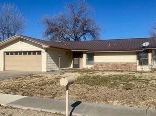 825 Agate Rd, Roswell, NM 88201