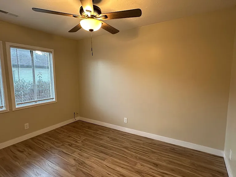 225 E Louise Ave — Photo 18