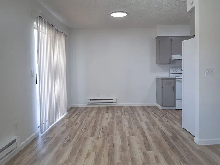 Kathy-Ann Apartments — Photo 26