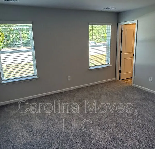 171 Randwick Ln — Photo 6