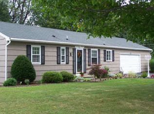 7 Trout Run Ln, Henrietta, NY 14467