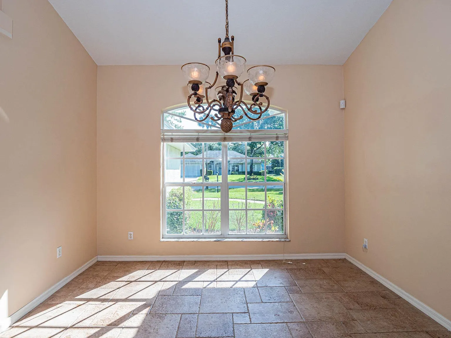 3 bed, 1604 sqft, $2,600 — Photo 4