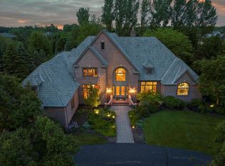 10625 N Pine Ridge Dr, Mequon, WI 53092
