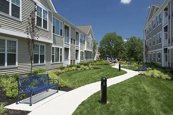 Woodmont Knolls — Photo 9